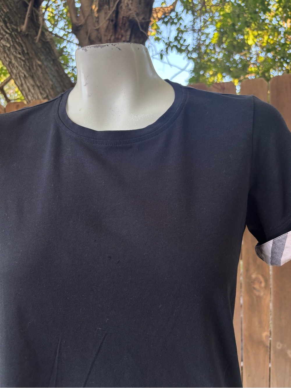 Burberry women's T-shirt size Medium, Damaged tee, Designer. - Picture 5 of 11